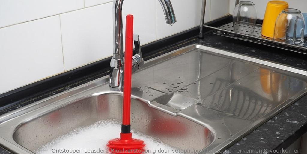 Rioolverstopping door vetophoping Leusden: herkennen & voorkomen